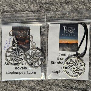 Cog/stylized sun charm pendant and earrings set, silver plate zinc alloy, new